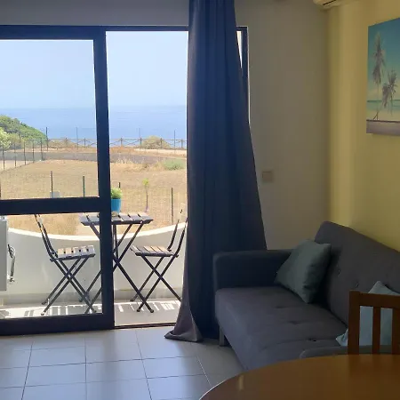 Seaside Serenity: Carvoeiro Beachfront Apartment Carvoeiro (Lagoa)