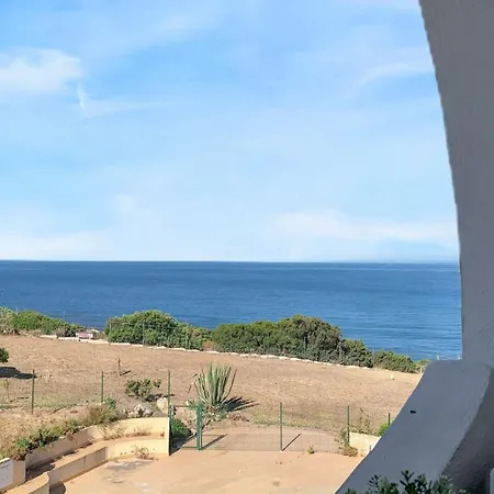 Seaside Serenity: Carvoeiro Beachfront Apartment