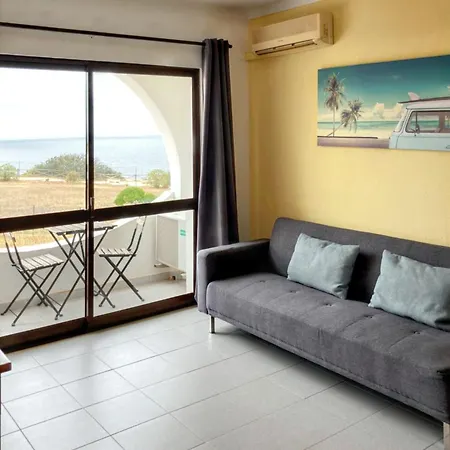 Seaside Serenity: Carvoeiro Beachfront Carvoeiro (Lagoa)
